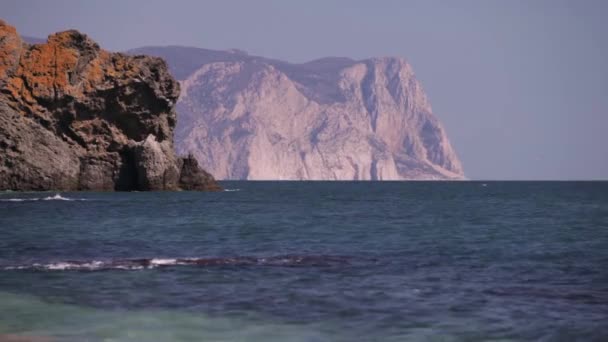 岩岸的黑海 — 图库视频影像