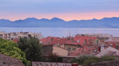 Sadece şafaktan önce Cannes.