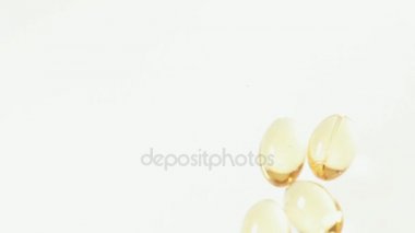 Beyaz arka plan üzerinde ek hapları