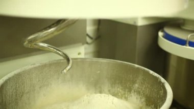 Üretim pişirme içinde hamur hazırlanması