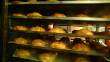 Ekmek pişirme için endüstriyel fırın.