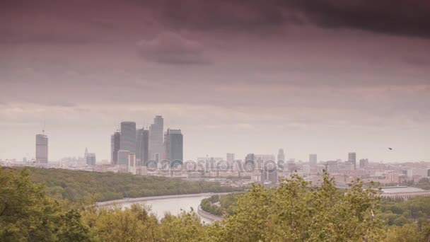 Paisaje urbano con el río Moscú — Vídeo de stock