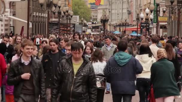 Walking people on Old Arbat Street — Stock Video