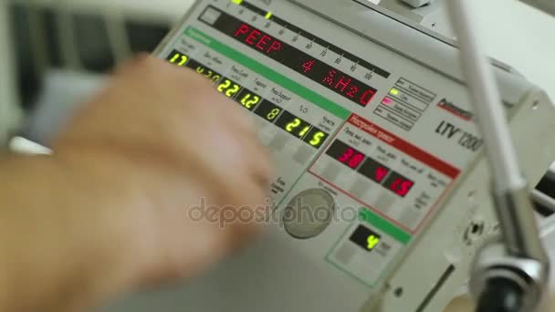 Lékařské ventilační přístroje — Stock video