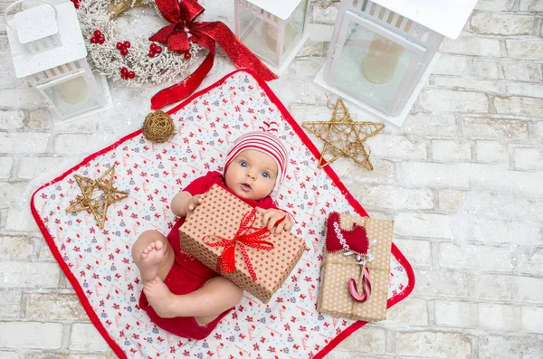 Fetiță de Crăciun șase luni în ajunul Crăciunului — Fotografie, imagine de stoc