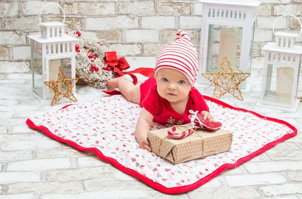 Niña de Navidad seis meses en la víspera de Navidad — Foto de Stock