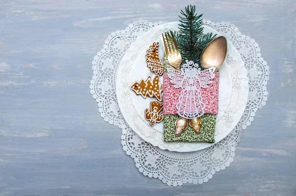 Festtafel für Weihnachten servieren . — Stockfoto