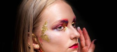 Sanatsal profesyonel makyaj göz farı geçerlidir.