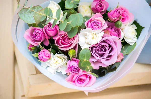 Букет квітів композиція з троянд  . — стокове фото