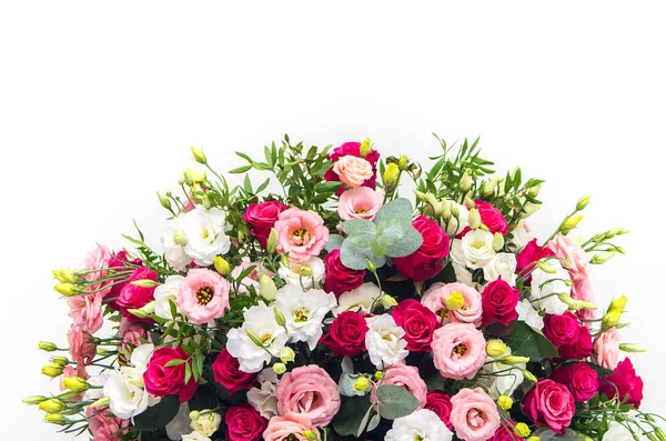 Luxurious wedding arrangement of fresh flowers in a white vase o — Stock Photo, Image