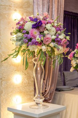 taze çiçekler vazoda tanzim düğün 