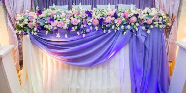 Lüks düğün düğün töreni için taze çiçek düzenleme