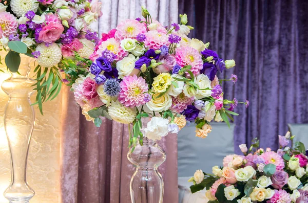 taze çiçekler vazoda tanzim düğün 