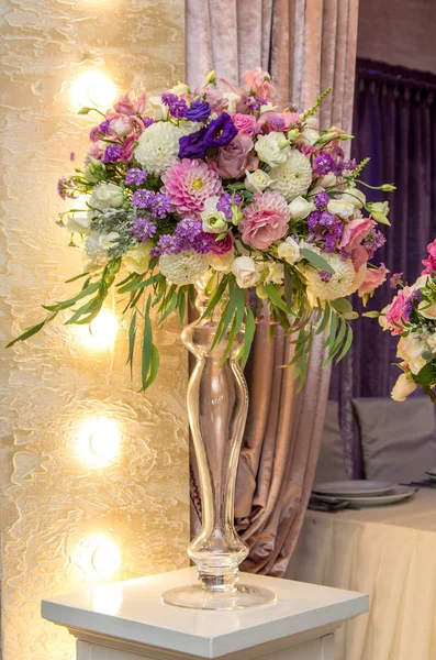 taze çiçekler vazoda tanzim düğün 