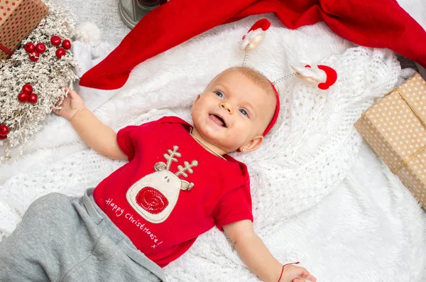 Retrato sonrisa feliz Navidad bebé niña —  Fotos de Stock