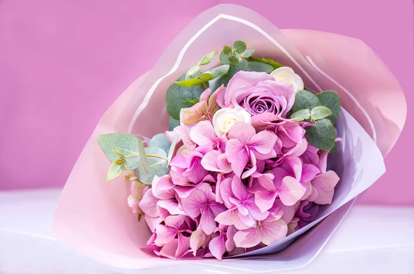 Bouquet of flowers a composition of hydrangeas . — Stock Photo, Image