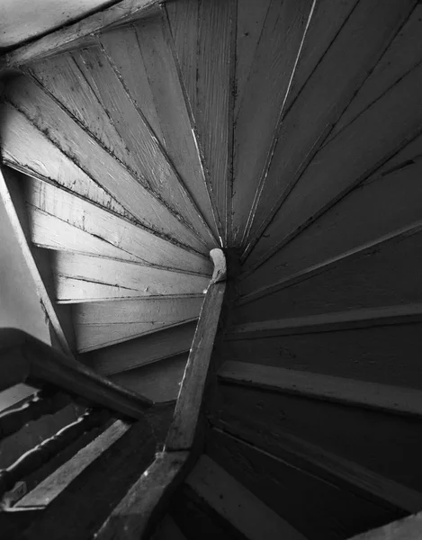 나무 나선형 계단 — 스톡 사진