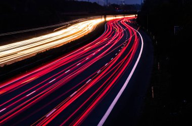 Araba ışıkların uzun yollar