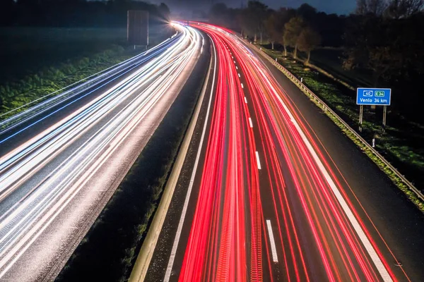 Araba ışıkların uzun yollar