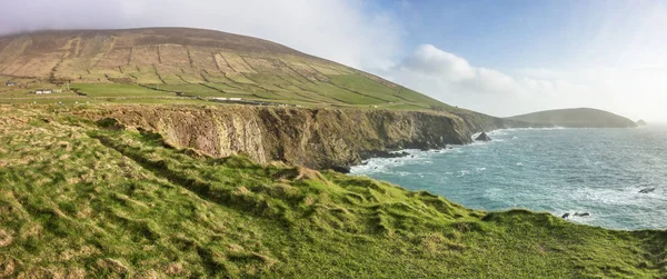 Vista panoramica della costa irlandese in Kerry, Irlanda — Foto Stock