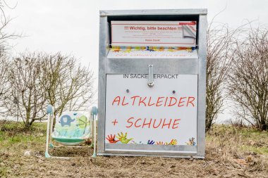 Eski giysiler için koleksiyon kapsayıcı