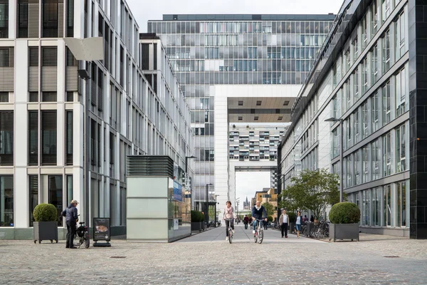 Köln, Németország - április 19 2017: Daru házak-a Rheinauhafen — Stock Fotó