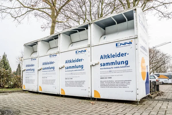 Collectie container voor oude kleren — Stockfoto