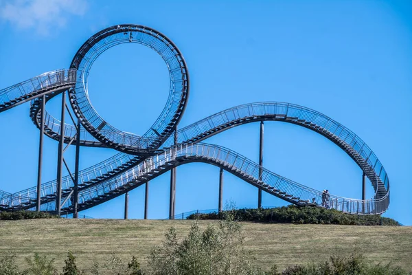 Duisburg, Německo - říjen 06 2016: Landmark tygr a želva pod sluncem — Stock fotografie