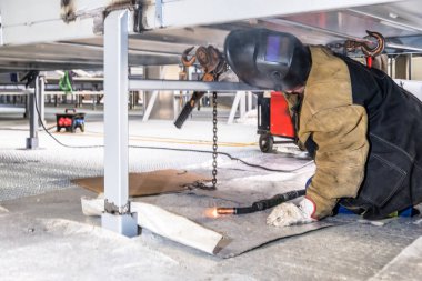 Metal inşaat işçisi bulanık hareket ile