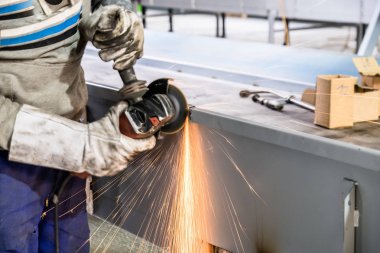 Metal inşaat işçisi bulanık hareket ile