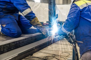 Metal inşaat işçisi bulanık hareket ile