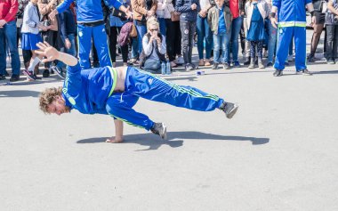 Amsterdam, Hollanda - 31 Nisan 2017 - The Ajax Amsterdam breakdans grup ben amsterdam harfler, şehirde gerçekleştirme