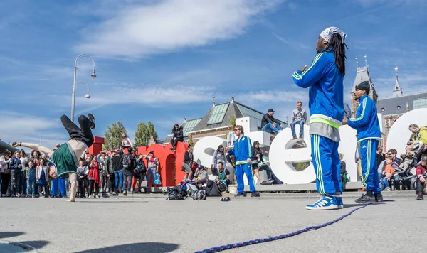 Amsterdam, Netherlands - April 31, 2017 - The Ajax Amsterdam breakdancing group performing in the city at the I amsterdam letters — Stock Photo, Image