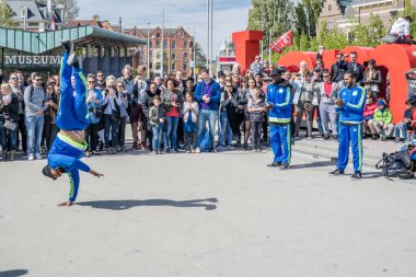 Amsterdam, Hollanda - 31 Nisan 2017 - The Ajax Amsterdam breakdans grup ben amsterdam harfler, şehirde gerçekleştirme