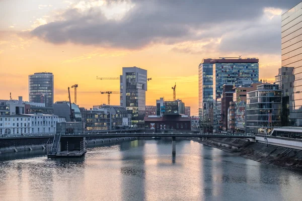 Skyline Düsseldorf során naplemente — Stock Fotó