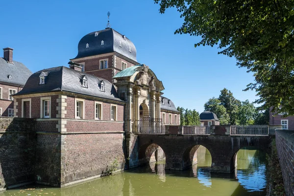 O histórico Castelo Ahaus em Westphalia, Alemanha — Fotografia de Stock