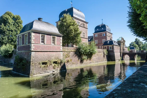 O histórico Castelo Ahaus em Westphalia, Alemanha — Fotografia de Stock