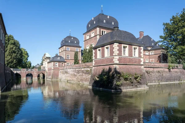 O histórico Castelo Ahaus em Westphalia, Alemanha — Fotografia de Stock