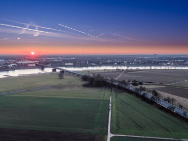 Krefeld için köprünün havadan görünümü