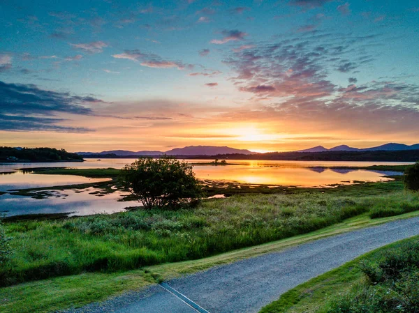 Aérea de una puesta de sol increíble en Loch Creran, Barcaldine, Argyll — Foto de Stock