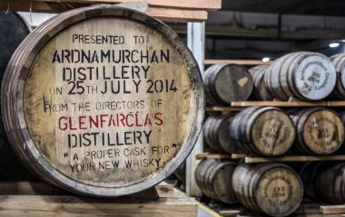Glenbeg, Ardnamurchan - İskoçya - 26 Mayıs 2017: Ardnamurchan damıtım viski 2014 yılından bu yana üretim ve aslında ambarları genişletilmesi