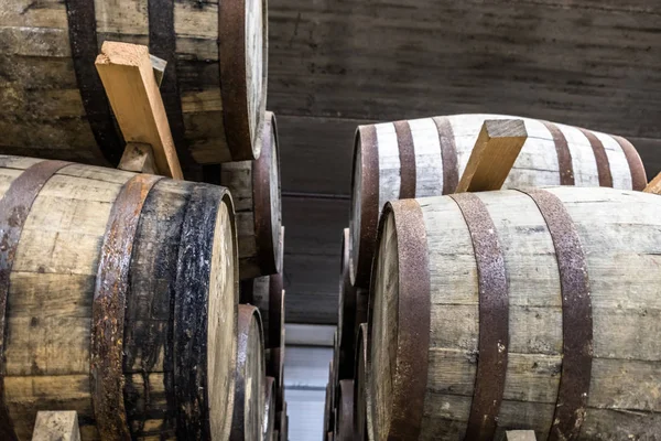 Whisky barrels in the store house — Stock Photo, Image