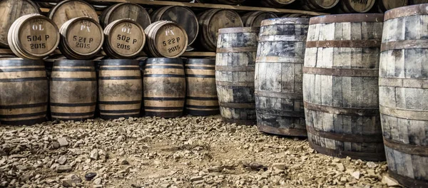 Glenbeg, Ardnamurchan - Scotland - May 26 2017 : Ardnamurchan distillery is producing whisky since 2014 and actually expanding their warehouses — Stock Photo, Image