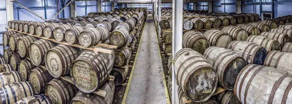 Glenbeg, Ardnamurchan - Skottland - maj 26 2017: Ardnamurchan destilleri producera whisky sedan 2014 och faktiskt expandera sina lager — Stockfoto