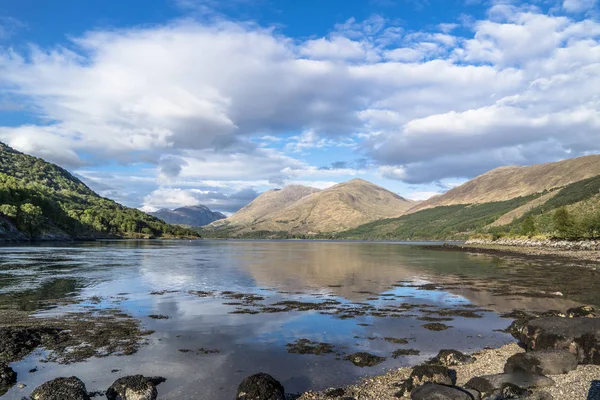 Prostitutas de Loch Creran pela ponte de Loch Creran — Fotografia de Stock