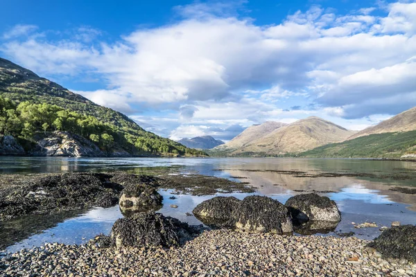 Côtes du Loch Creran par le pont du Loch Creran — Photo