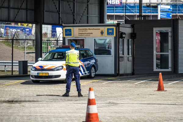 Border control at the harbour — Stock Photo, Image