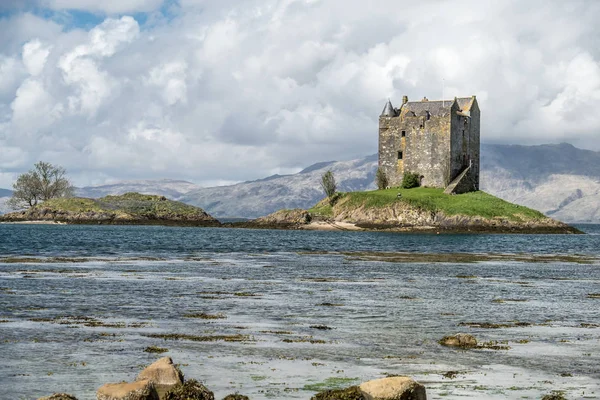 O histórico castelo Stalker em Argyll — Fotografia de Stock