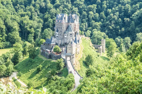 O castelo histórico Eltz no Eifel — Fotografia de Stock