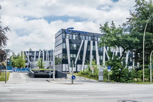 Hamburg, Niemcy - 15 lipca 2017: The Nordex siedziba znajduje się w Hamburgu i oferuje potężny elektrowni wiatrowych na całym świecie — Zdjęcie stockowe